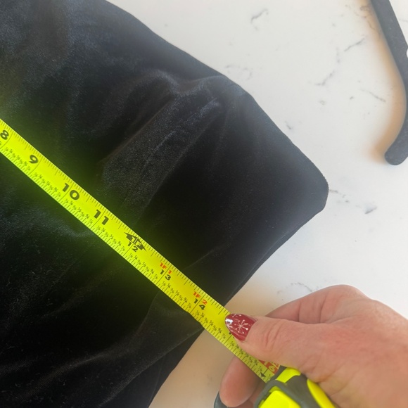 WHITE HOUSE BLACK MARKET WOMEN SIZE 8 BLACK VELVET TOP NWT GREAT FOR HOLIDAY PAR - Picture 6 of 7